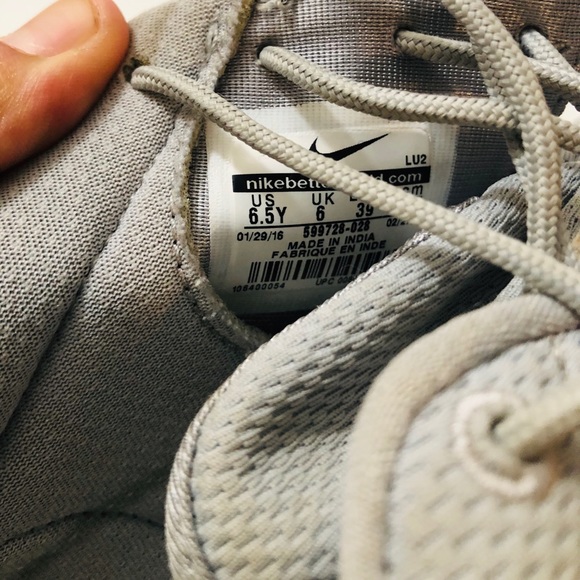 Nike woman’s Roche 1 shoes - Picture 6 of 8